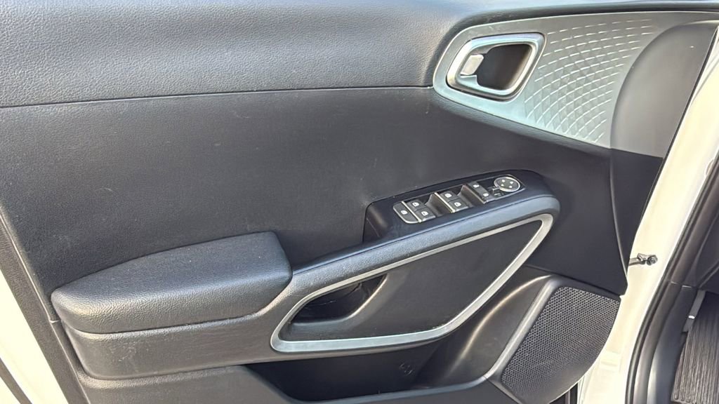 Used 2022 Kia Soul LX w/ Technology Package FWD image 19