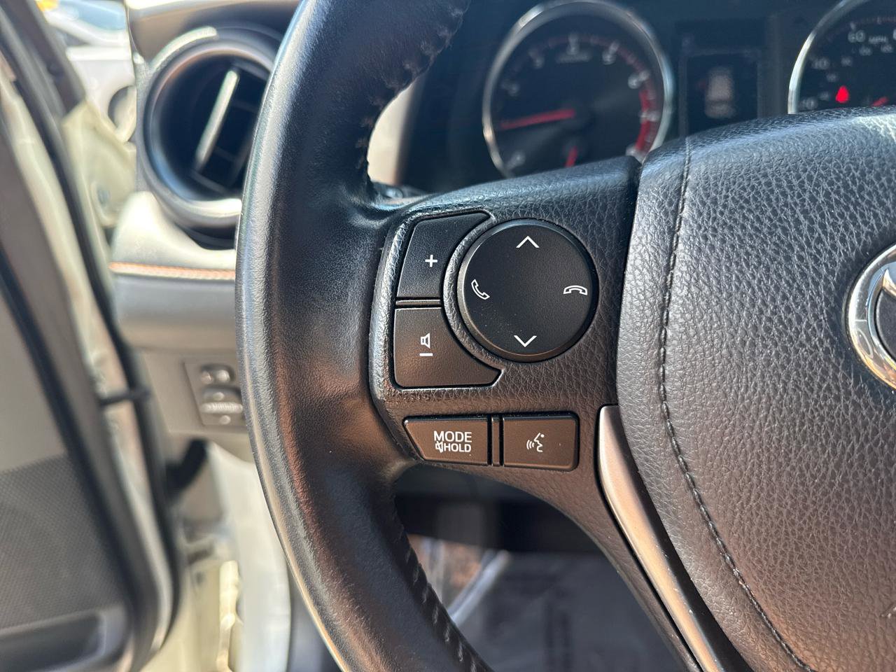 Used 2016 Toyota RAV4 SE FWD image 16