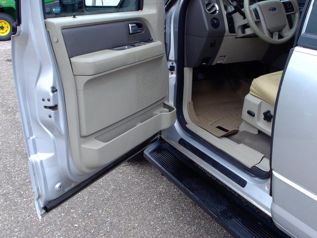 Used 2011 Ford Expedition XLT AWD/4WD image 5