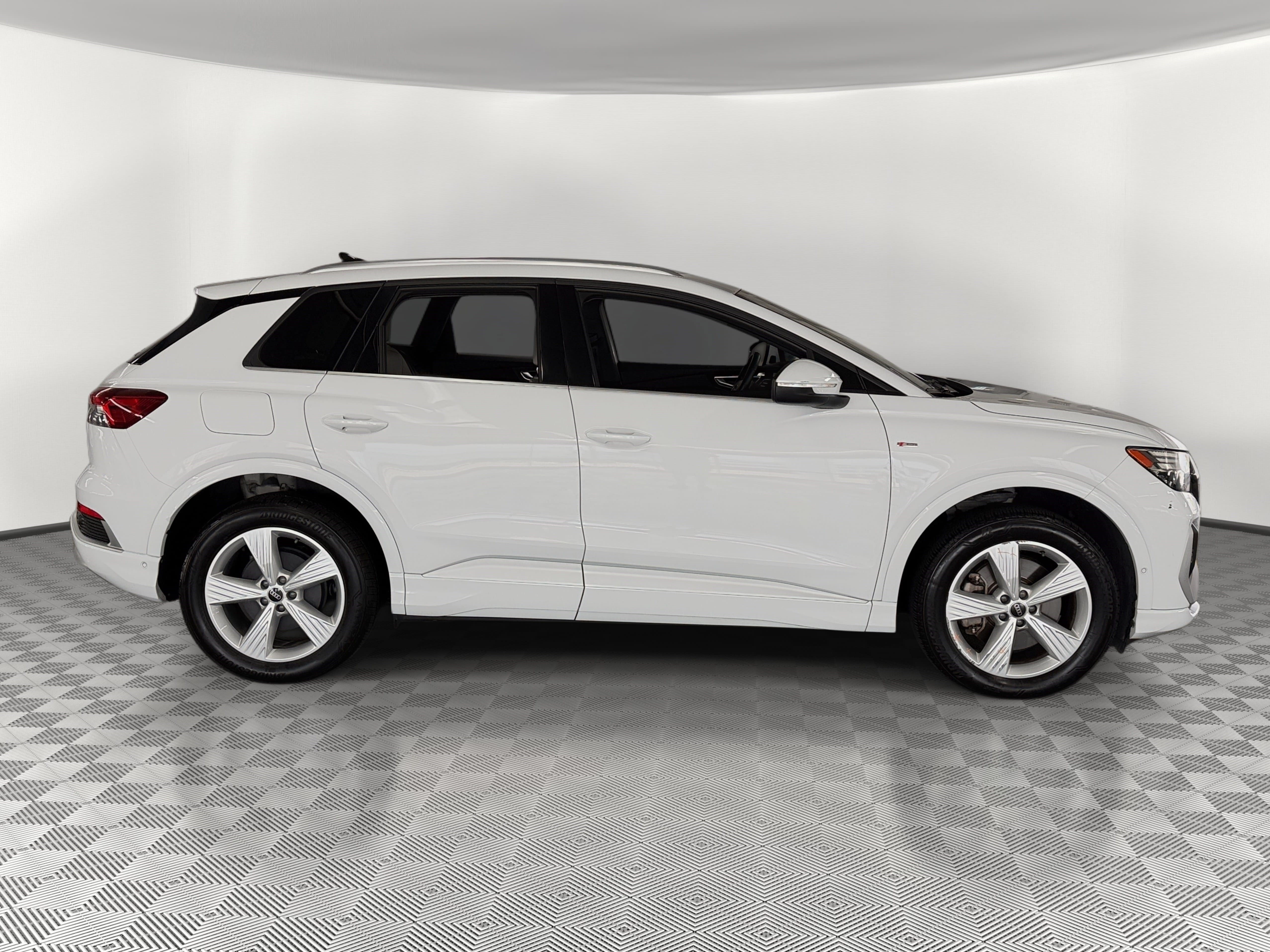 Used 2024 Audi Q4 e-tron Prestige AWD/4WD image 8