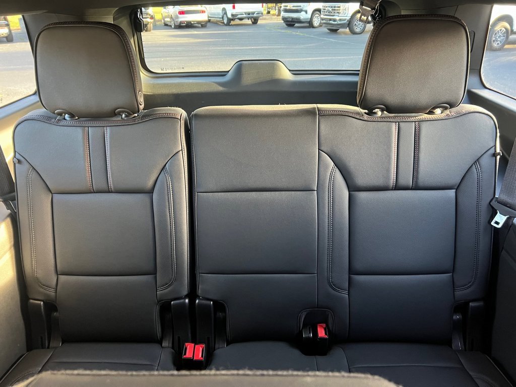 Used 2024 Chevrolet Suburban RST w/ Luxury Package image 18