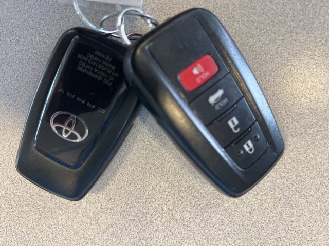 Used 2018 Toyota Camry XLE FWD image 34