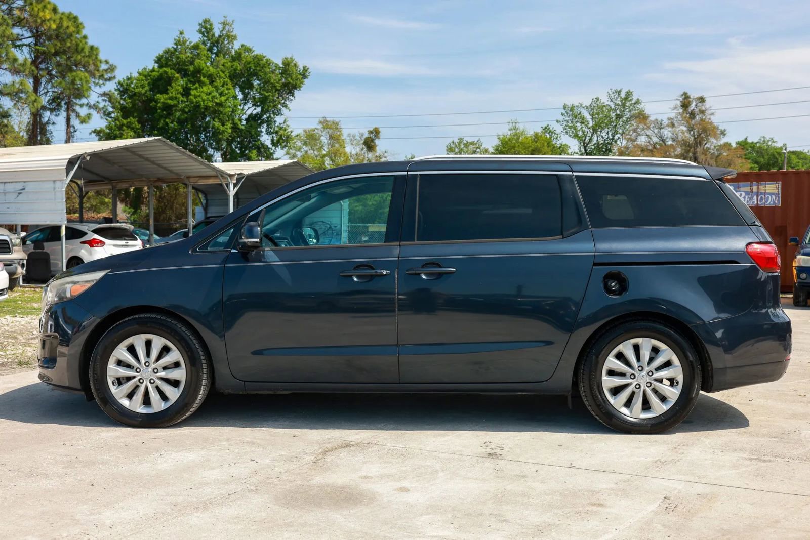 Used 2015 Kia Sedona EX image 3
