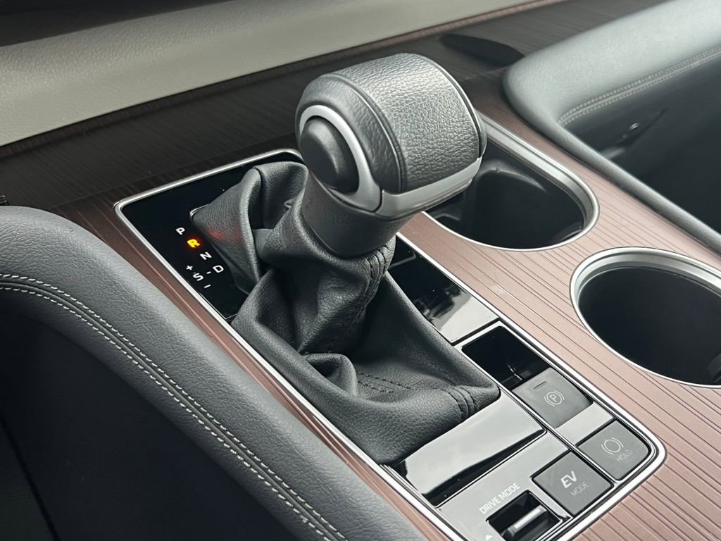 Used 2024 Toyota Sienna XLE image 32