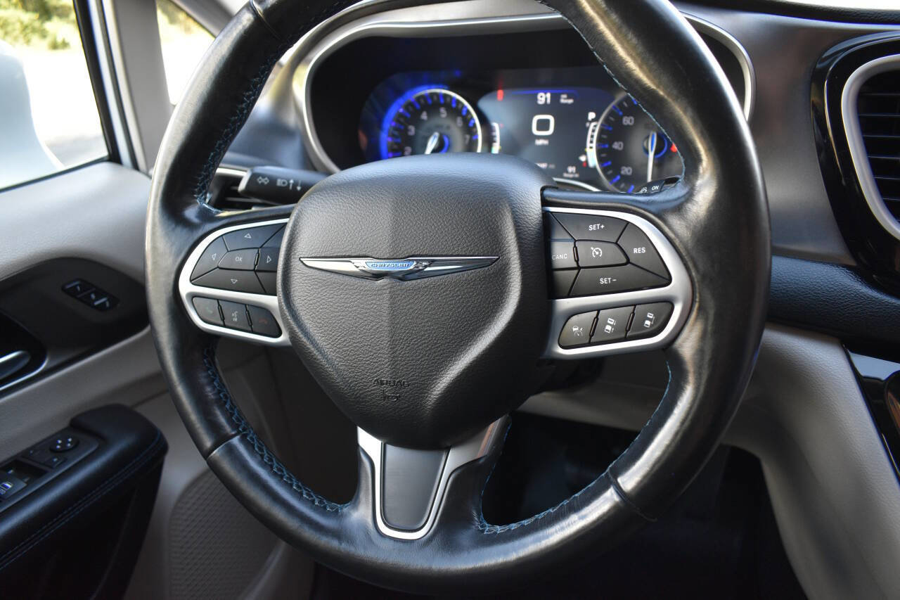 Used 2021 Chrysler Pacifica Touring-L image 30