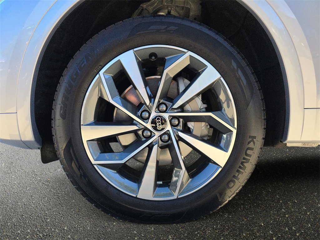 Certified 2025 Audi Q5 2.0T Premium Plus image 33