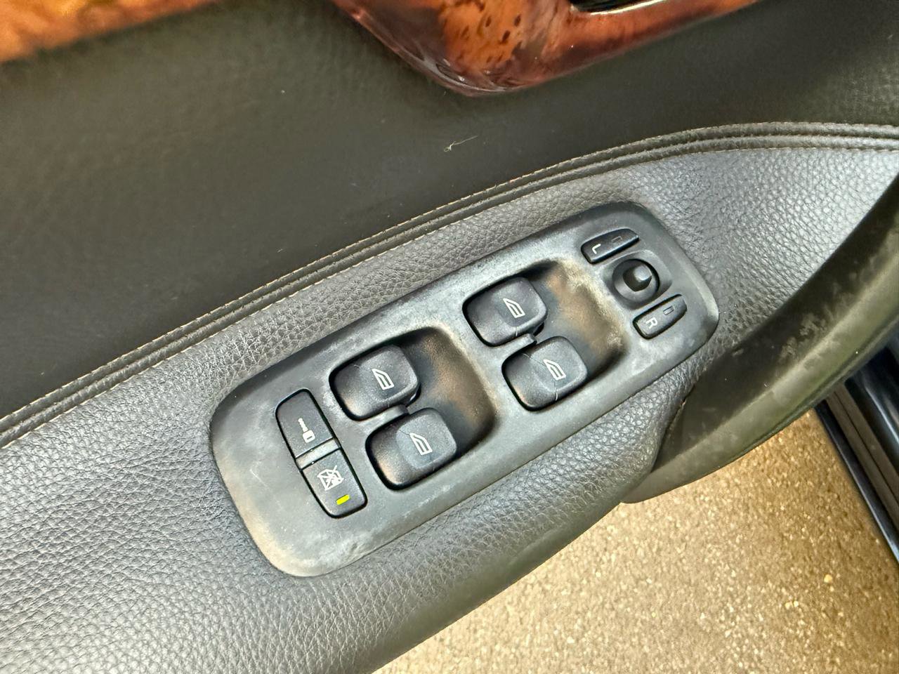 Used 2005 Volvo S60 2.5T image 31