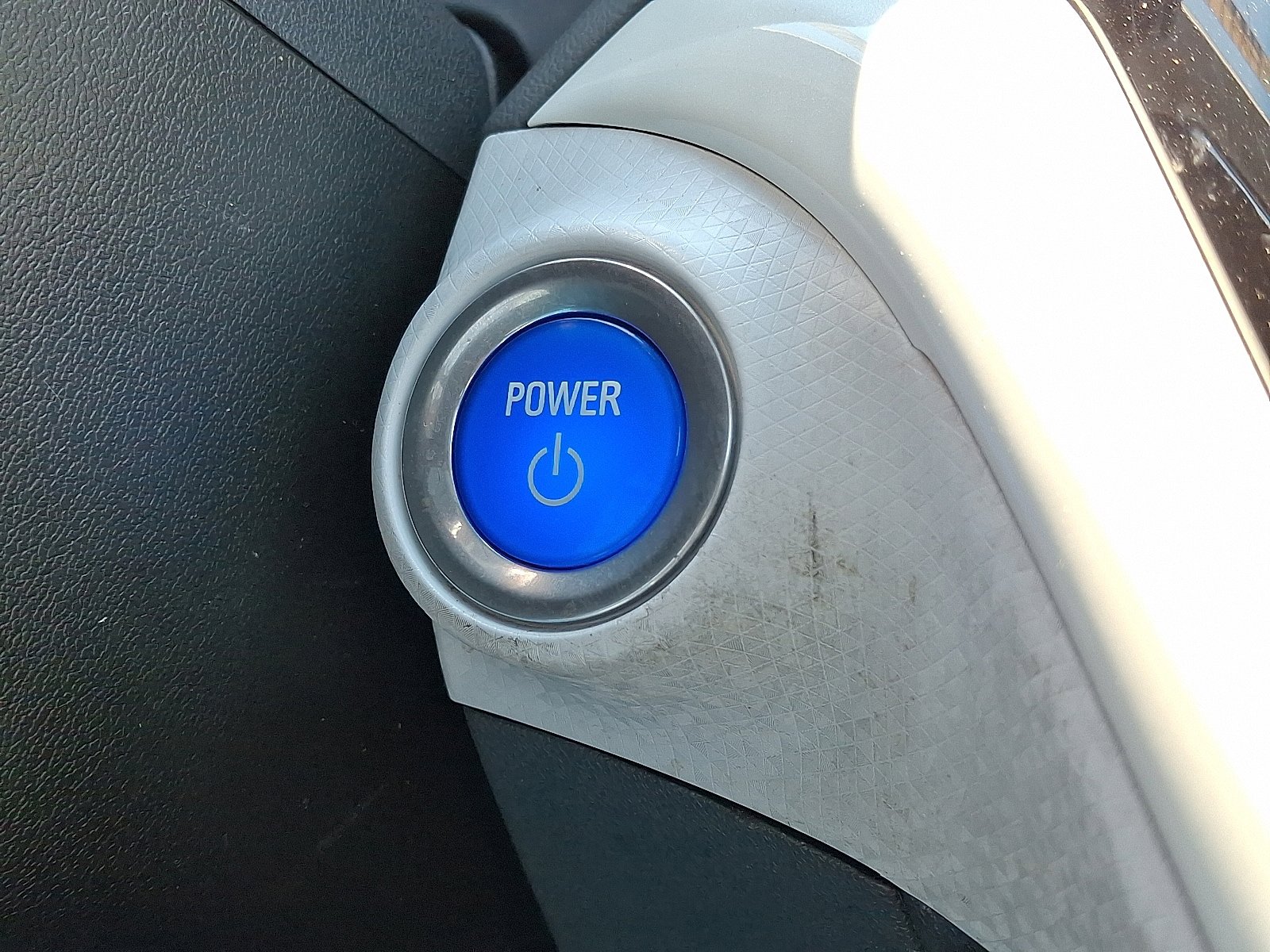 Used 2020 Chevrolet Bolt Premier w/ Infotainment Package FWD image 25