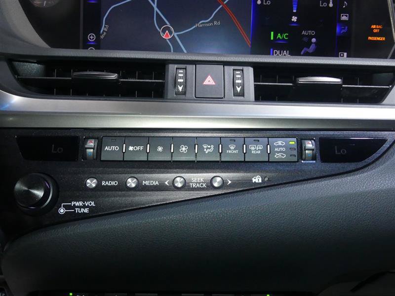 Used 2019 Lexus ES 300h w/ Accessory Package FWD image 37