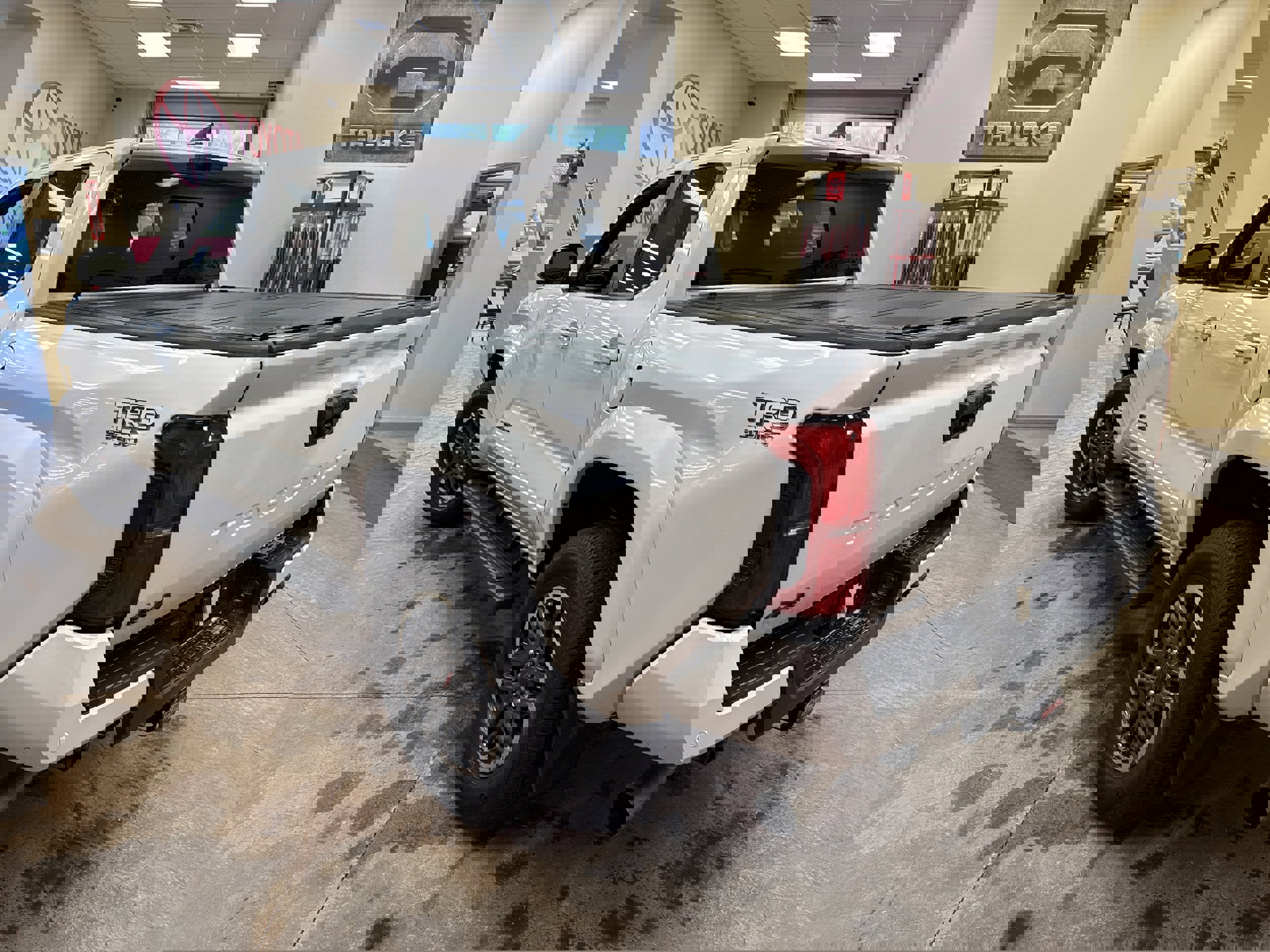 Used 2024 Toyota Tacoma TRD Sport w/ TRD Sport Upgrade Package image 7