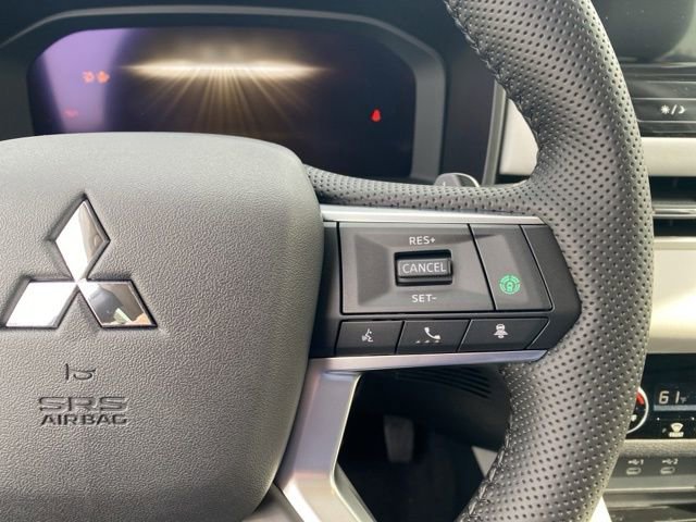 New 2025 Mitsubishi Outlander SE image 23
