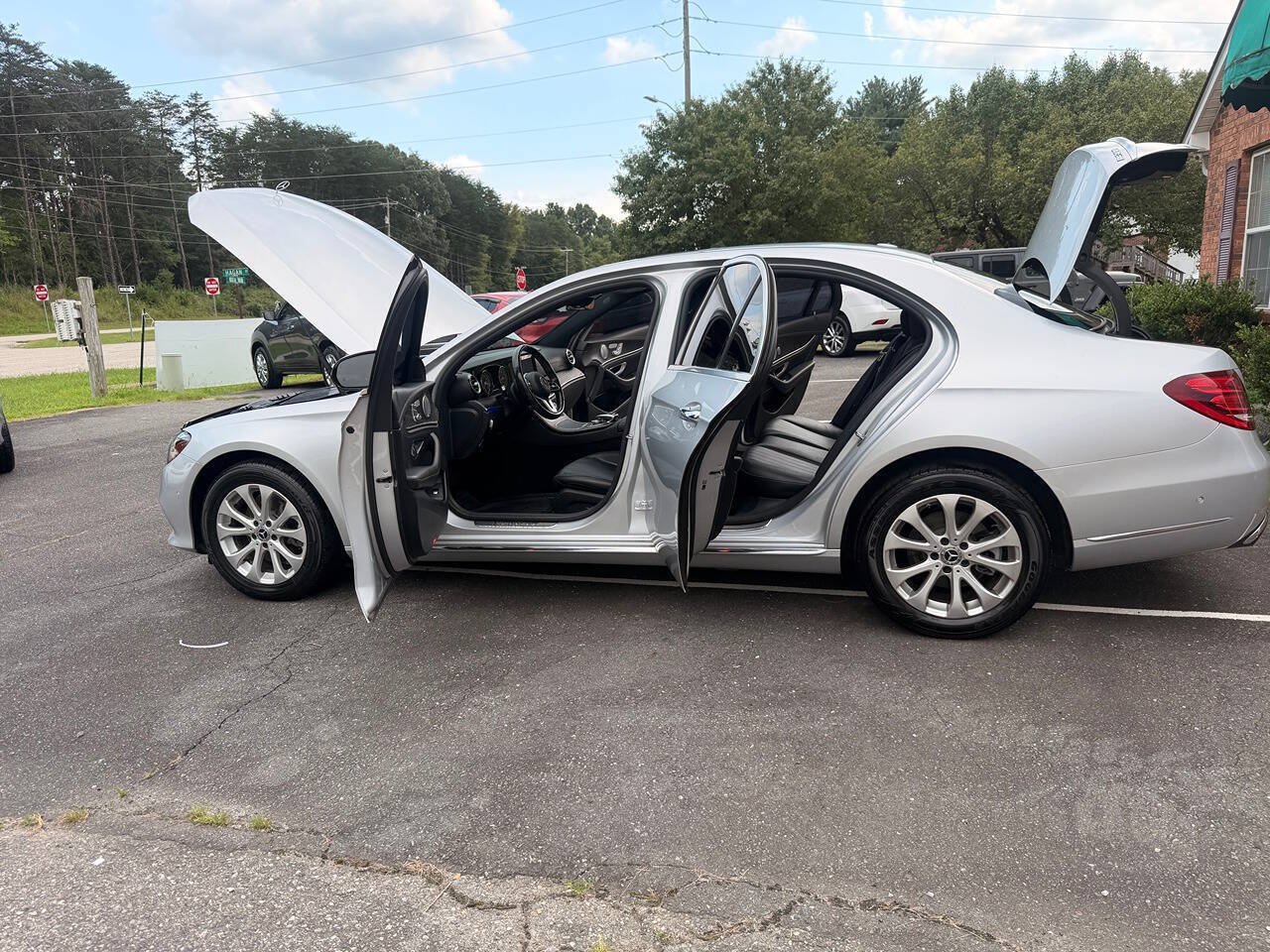 Used 2019 Mercedes-Benz E 300 4MATIC image 19