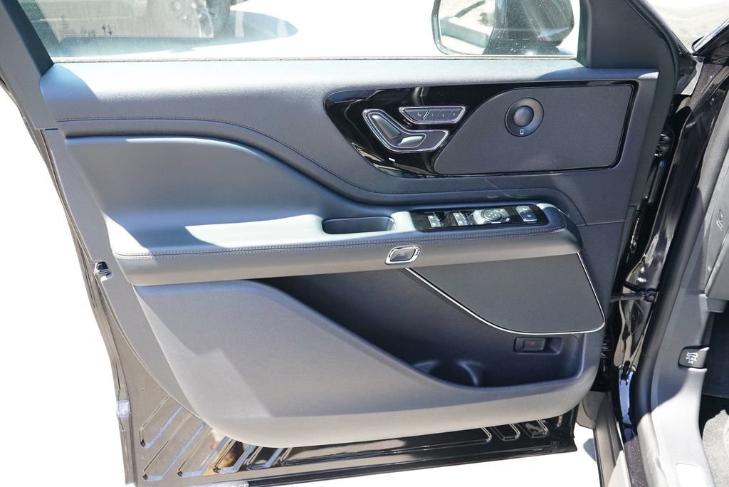 New 2026 Lincoln Aviator AWD image 24