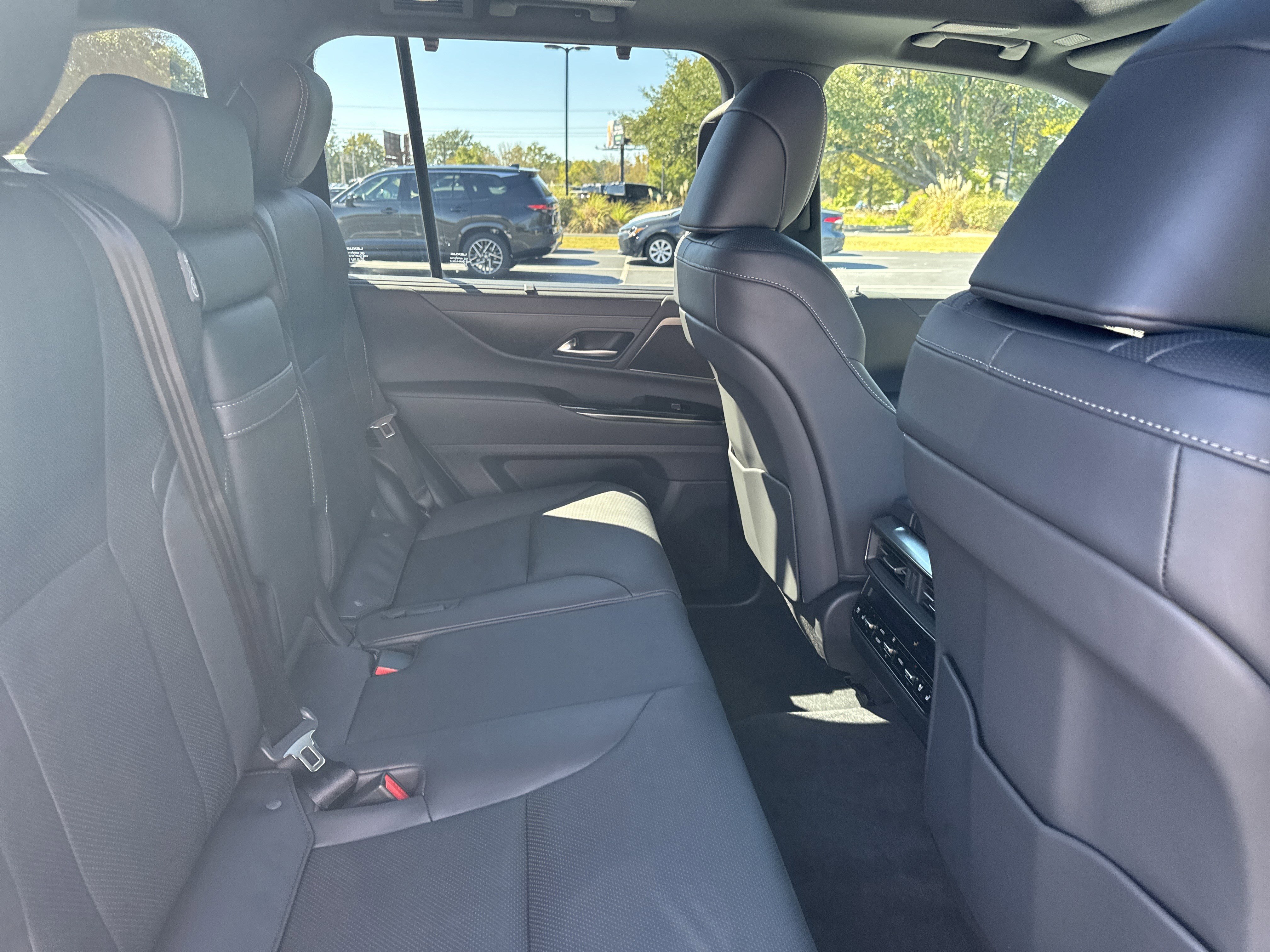 Used 2025 Lexus LX 600 4WD w/ Interior Upgrade Package image 28