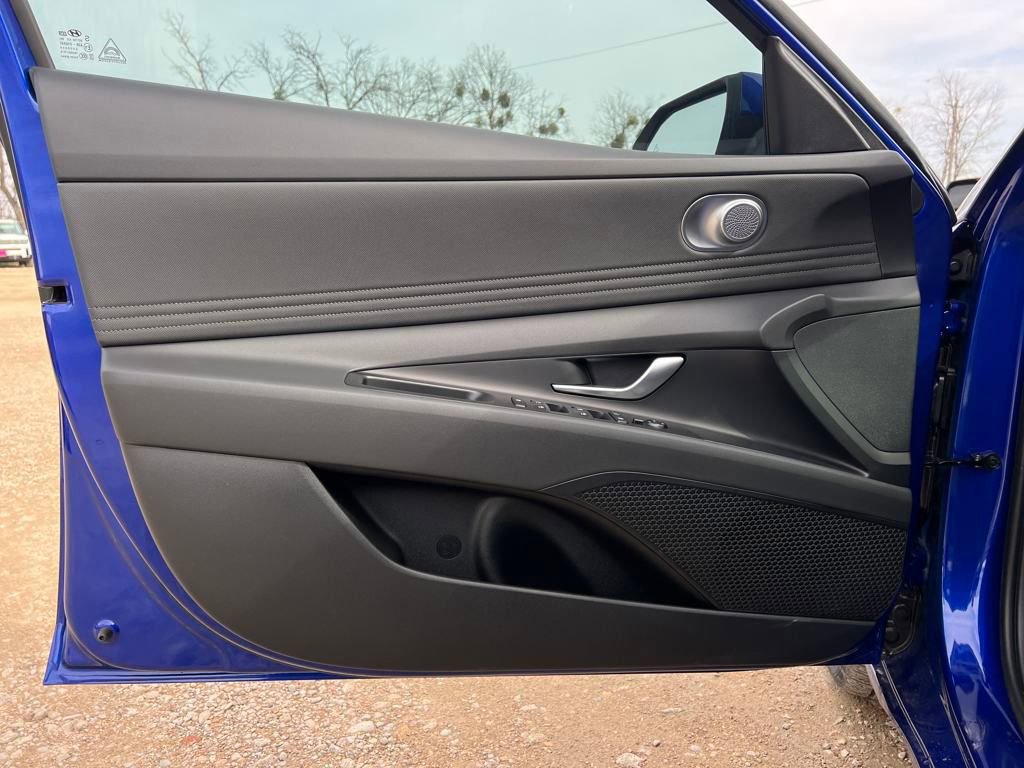 Used 2025 Hyundai Elantra SEL w/ Cargo Package image 13