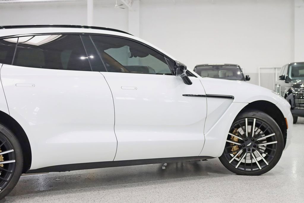 Used 2023 Aston Martin DBX AWD/4WD image 12