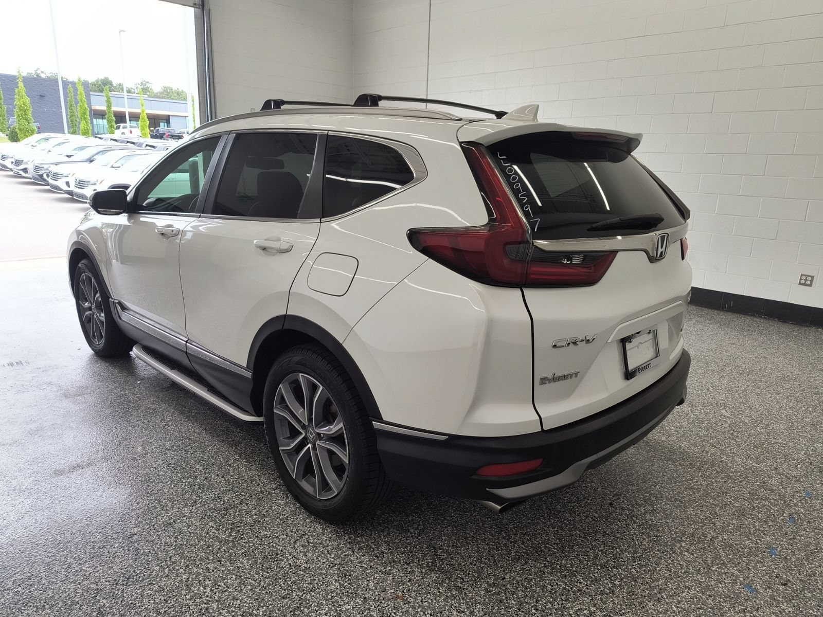 Used 2020 Honda CR-V Touring image 3