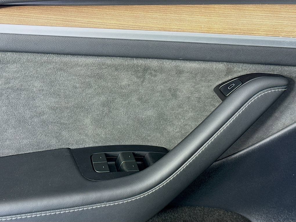 Used 2024 Tesla Model Y Long Range image 16