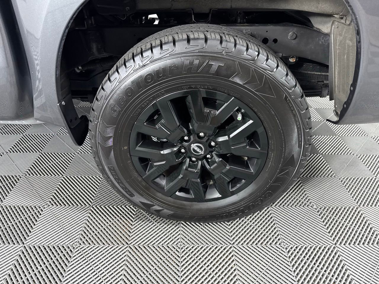 Used 2022 Nissan Frontier SV image 33