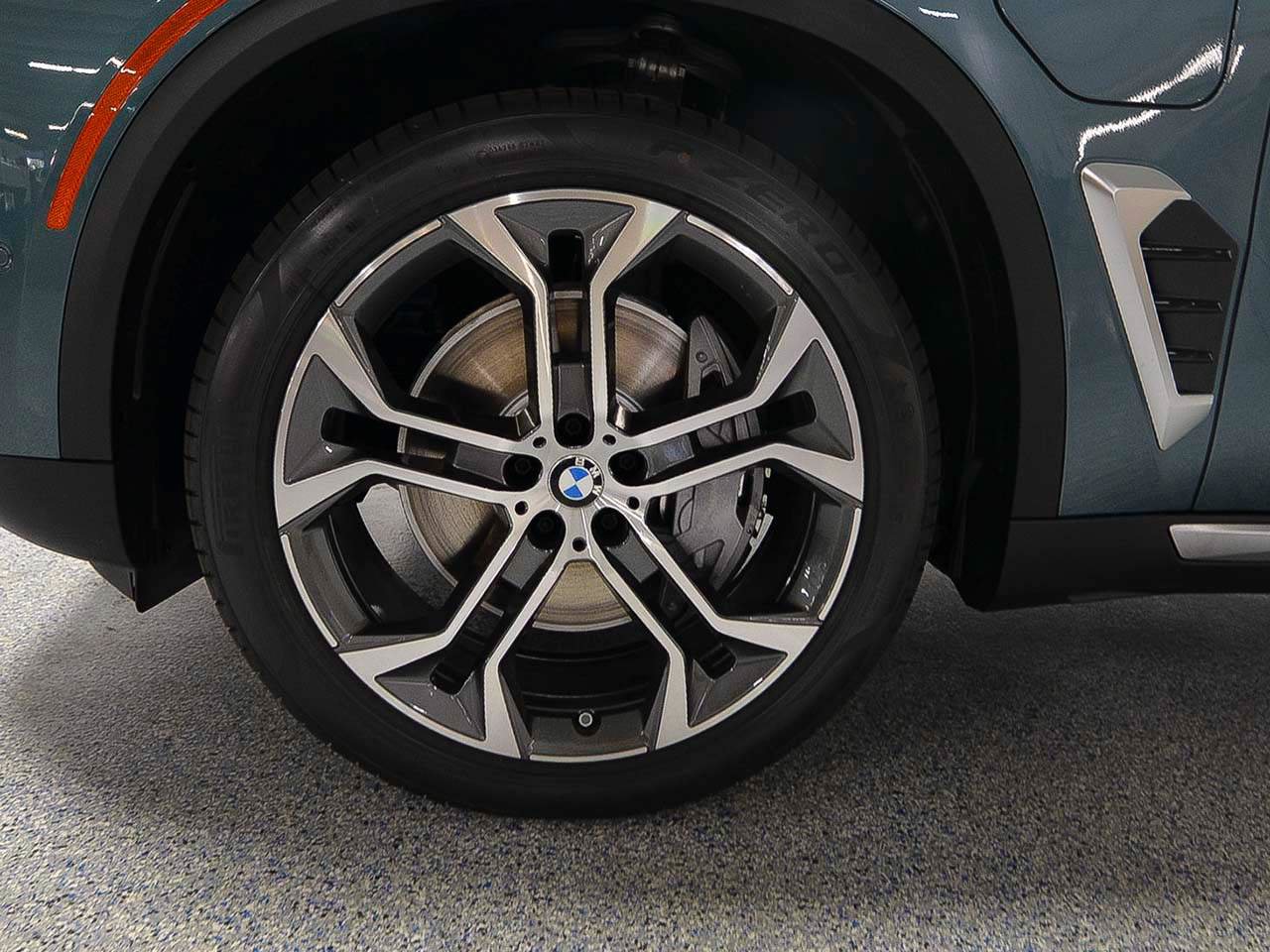 Used 2026 BMW X5 xDrive50e w/ Premium Package AWD/4WD image 5