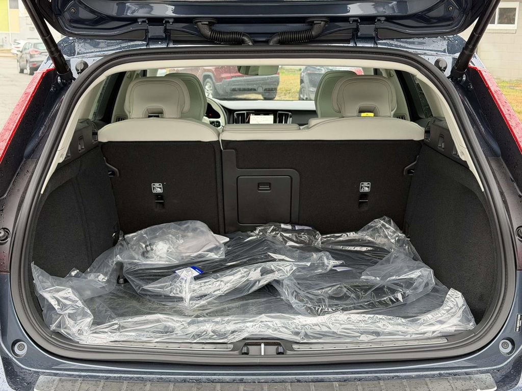 New 2026 Volvo V60 B5 Cross Country Plus w/ Protection Package Premier image 13