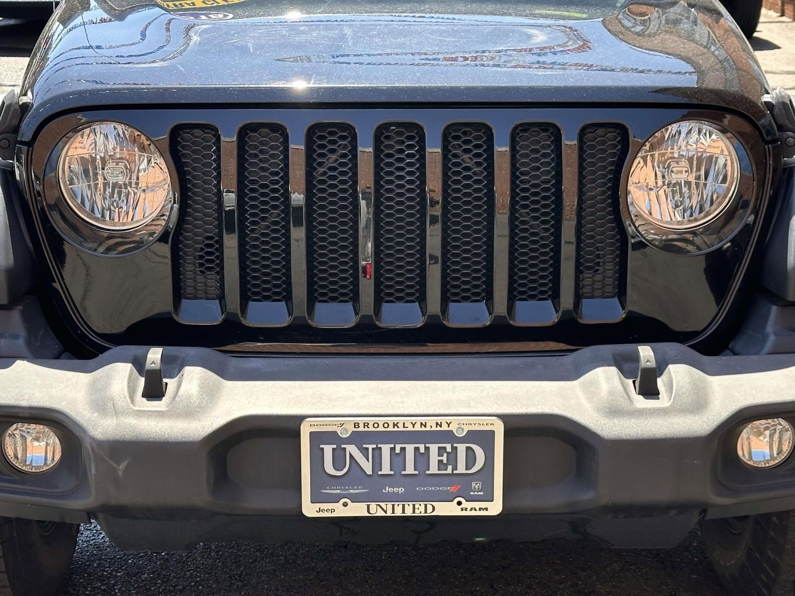 Used 2018 Jeep Wrangler Unlimited Sport S AWD/4WD image 9