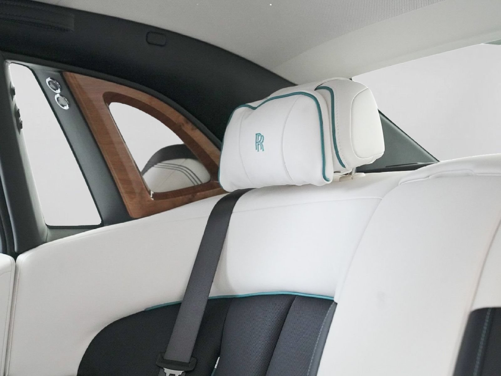 New 2026 Rolls-Royce Phantom Sedan RWD image 15