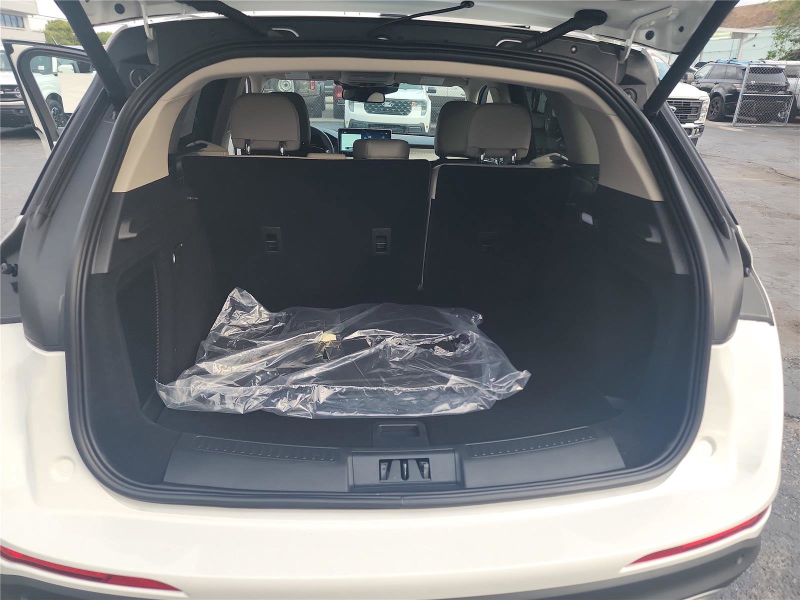 New 2026 Lincoln Corsair Premiere image 18