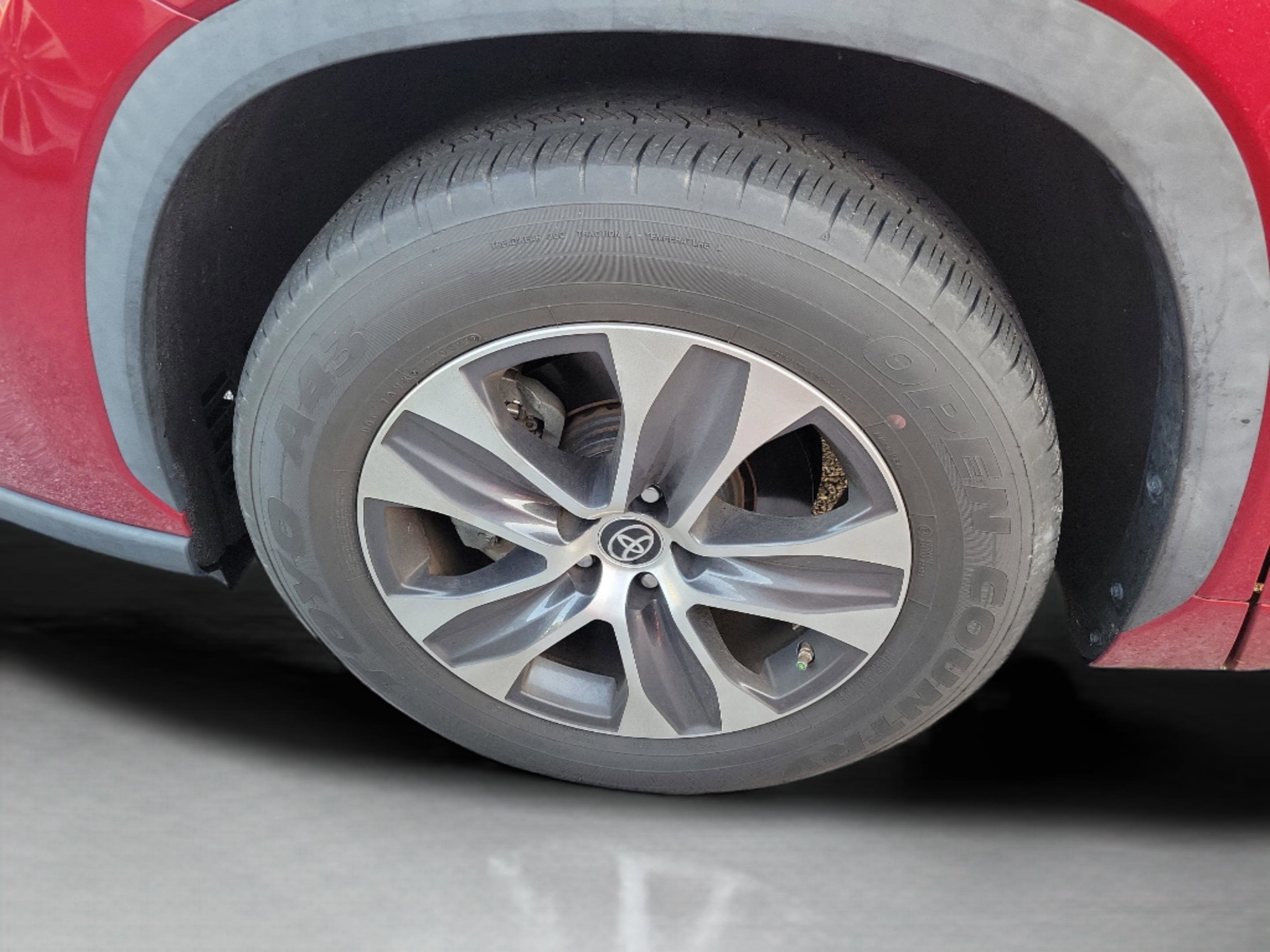 Used 2023 Toyota Highlander XLE image 29