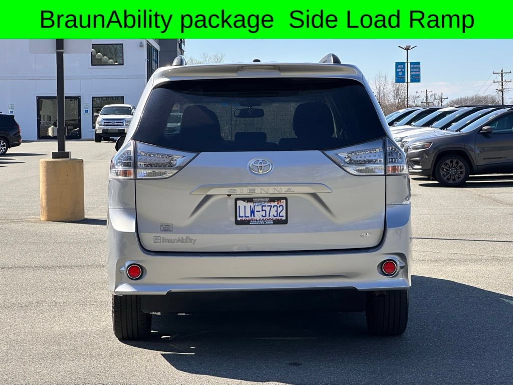 Used 2015 Toyota Sienna SE w/ SE Preferred Package FWD image 11
