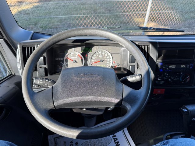 Used 2023 Isuzu NPR image 23