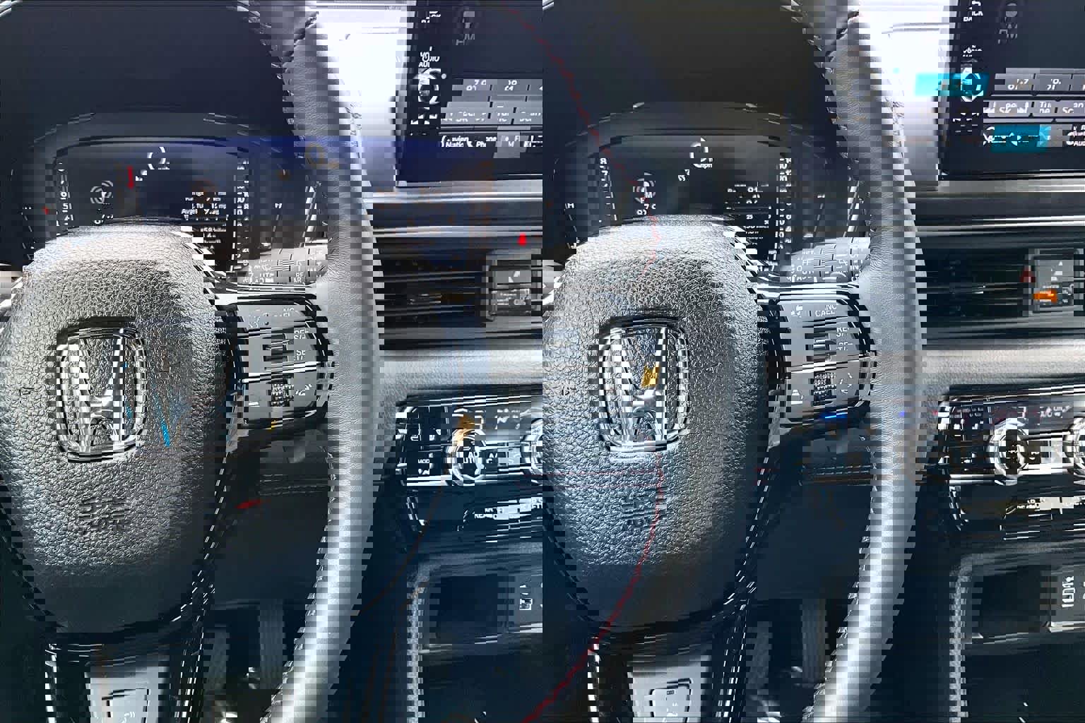 Used 2025 Honda Pilot Black Edition image 25