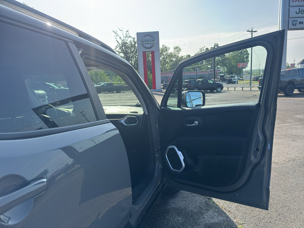 Used 2020 Jeep Renegade Latitude FWD image 21