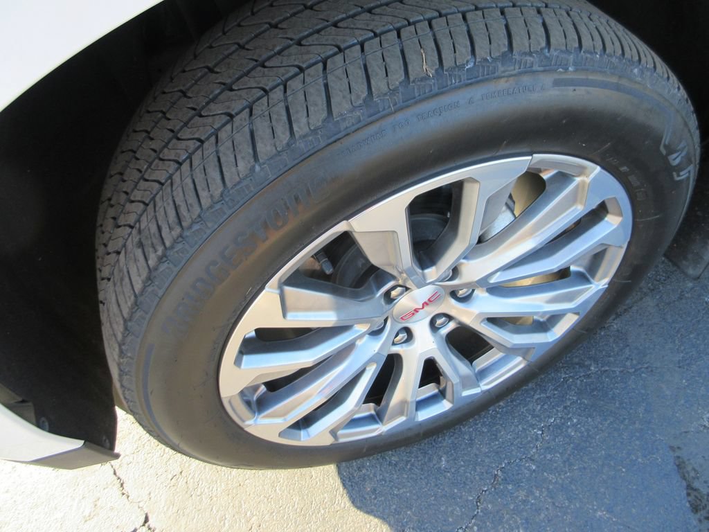 Used 2023 GMC Yukon XL Denali AWD/4WD image 14