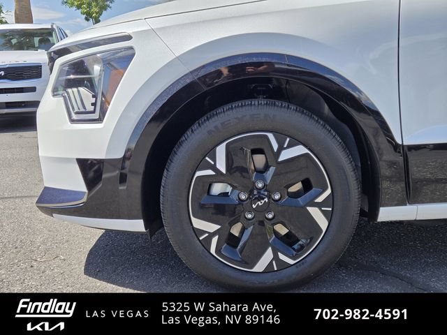 Certified 2025 Kia Niro Wind FWD image 12