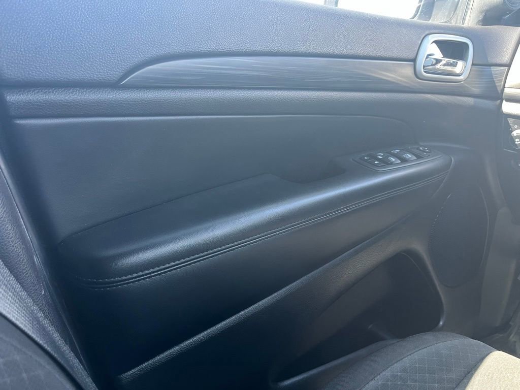 Used 2021 Jeep Grand Cherokee Laredo RWD image 13