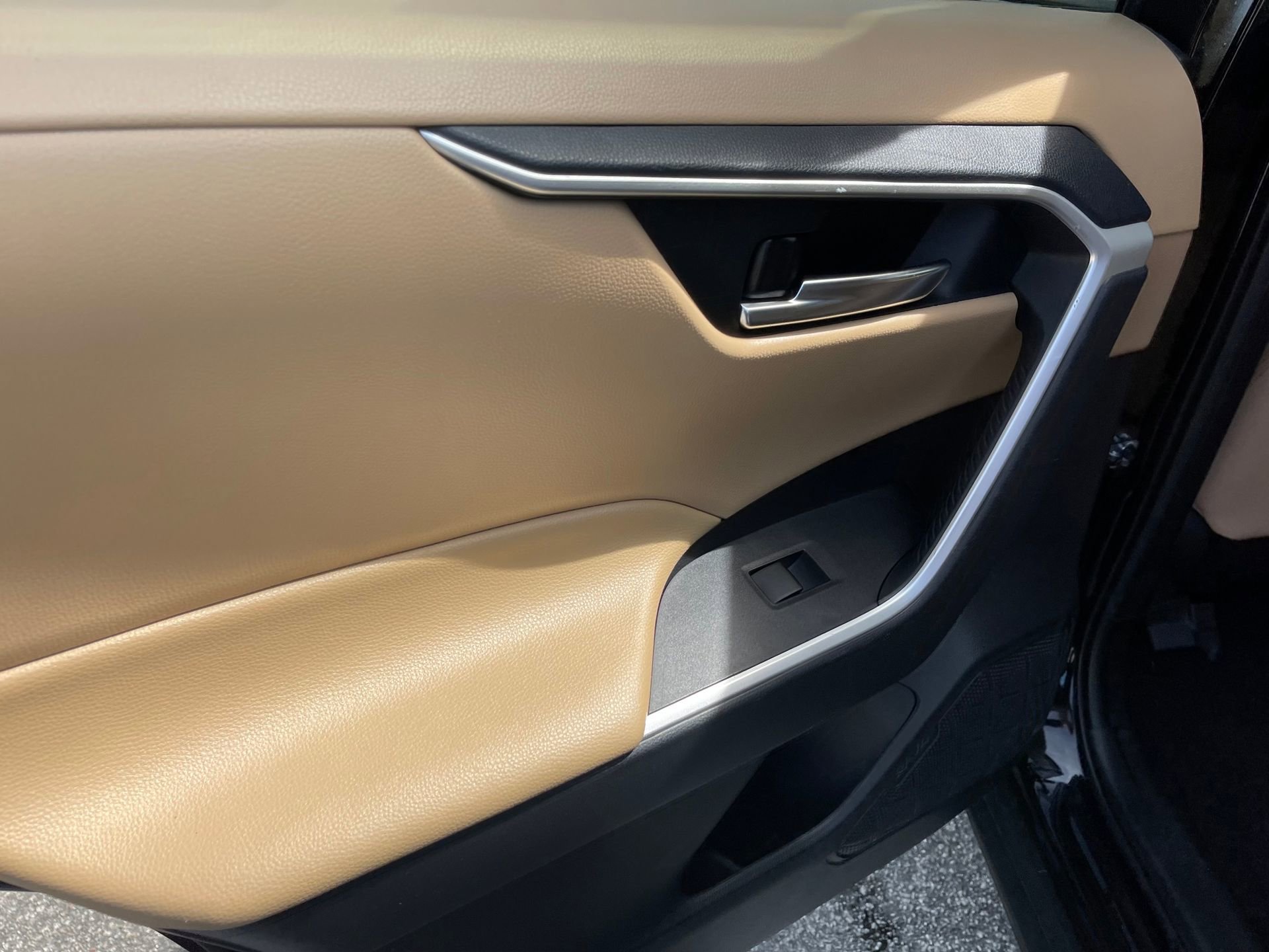 Used 2021 Toyota RAV4 XLE image 25