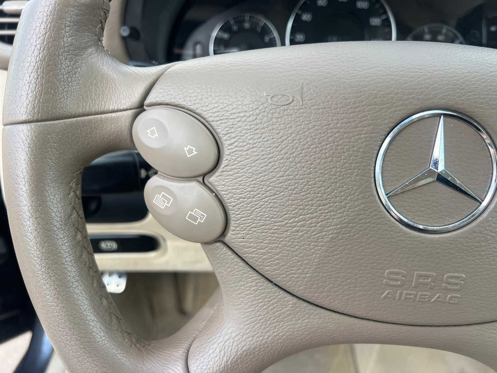 Used 2009 Mercedes-Benz CLK 550 Base image 16