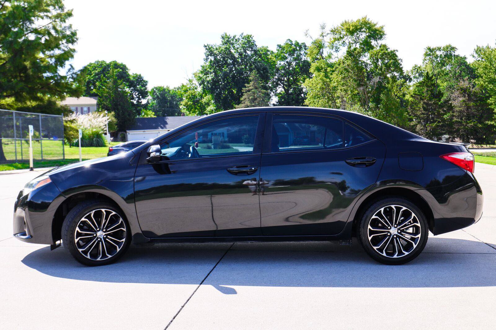 Used 2015 Toyota Corolla S Premium FWD image 4