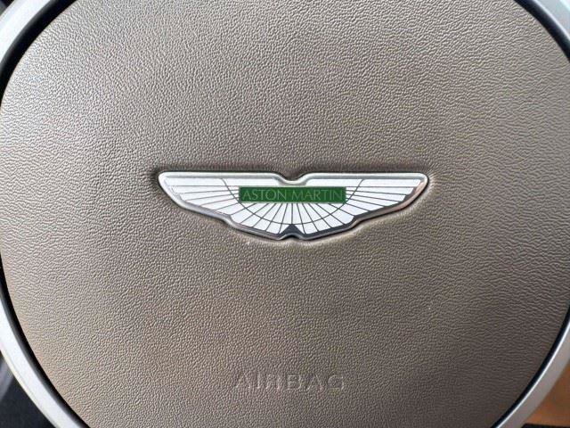 Used 2022 Aston Martin V8 Vantage Roadster RWD image 29