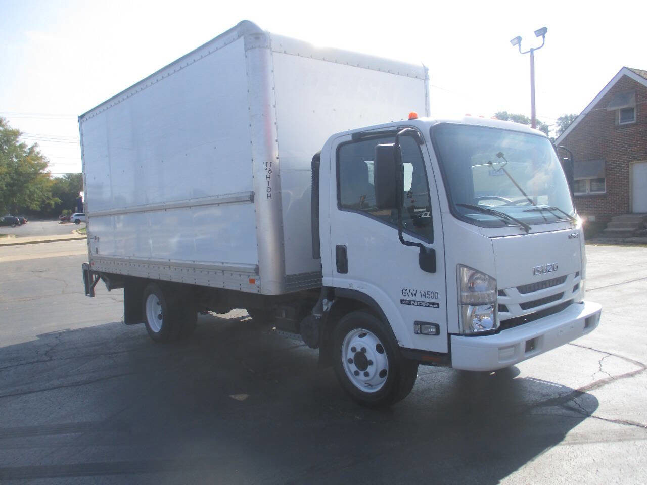 Used 2018 Isuzu NPR image 11