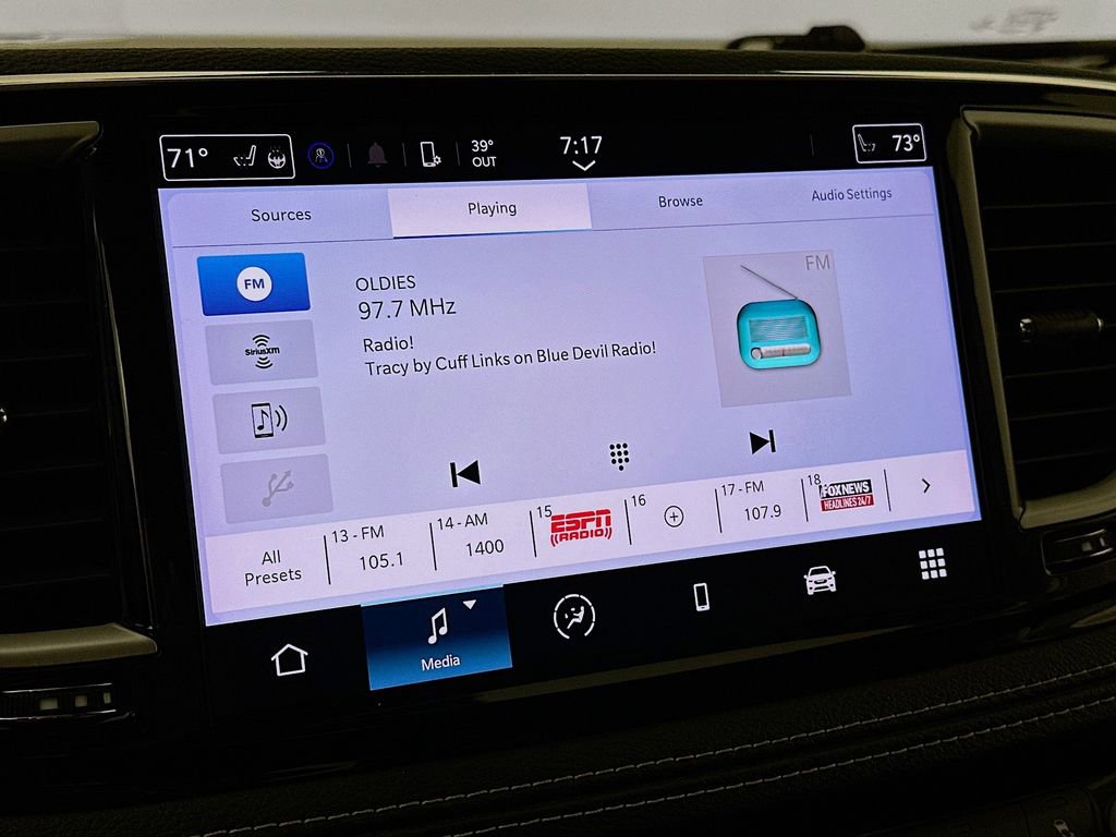 Used 2023 Chrysler Pacifica Touring-L image 23