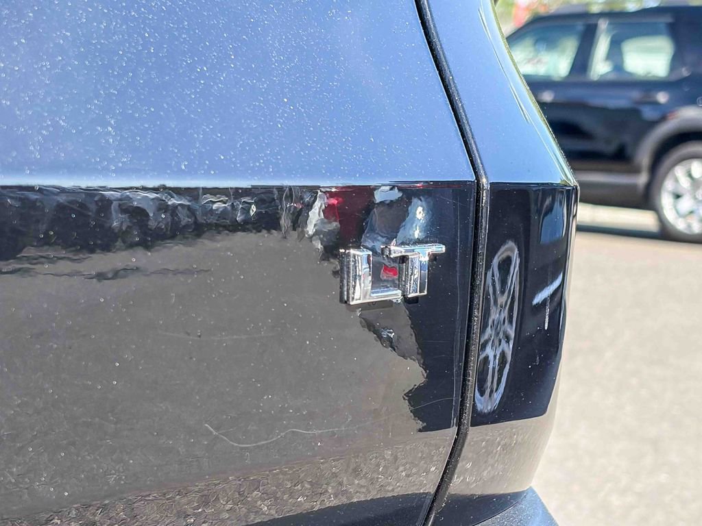 Used 2024 Chevrolet Traverse LT w/ Enhanced Driving Package image 11