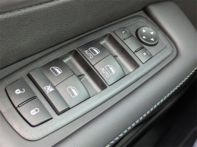 New 2025 Chrysler Voyager LX image 22