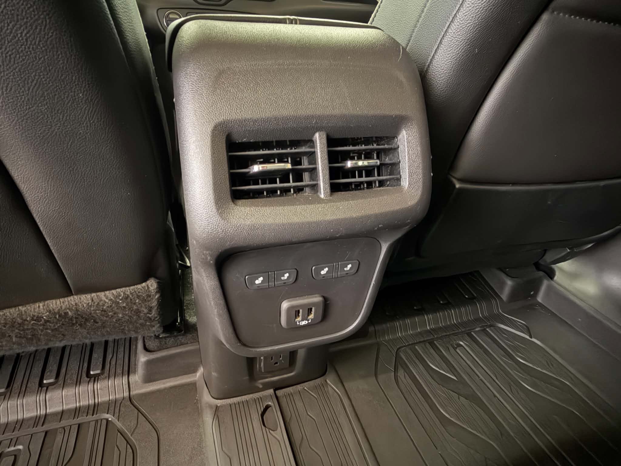 Used 2020 GMC Terrain Denali w/ Denali Premium Package FWD image 36