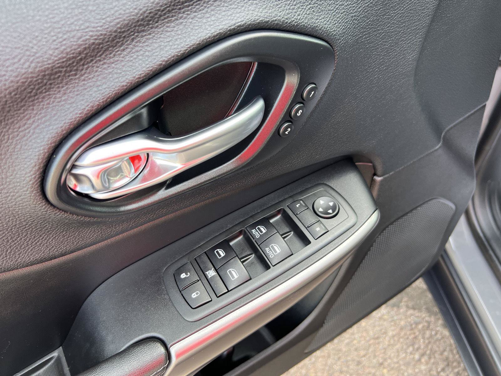 Used 2020 Jeep Cherokee Limited AWD/4WD image 24