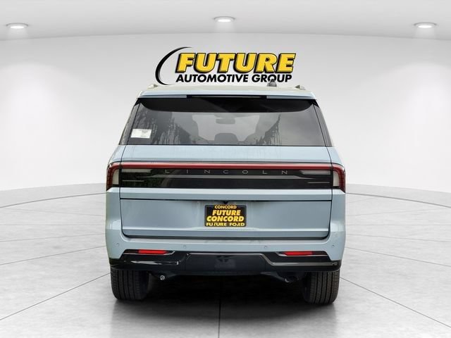 New 2026 Lincoln Navigator L Reserve w/ Jet Appearance Package AWD/4WD image 4