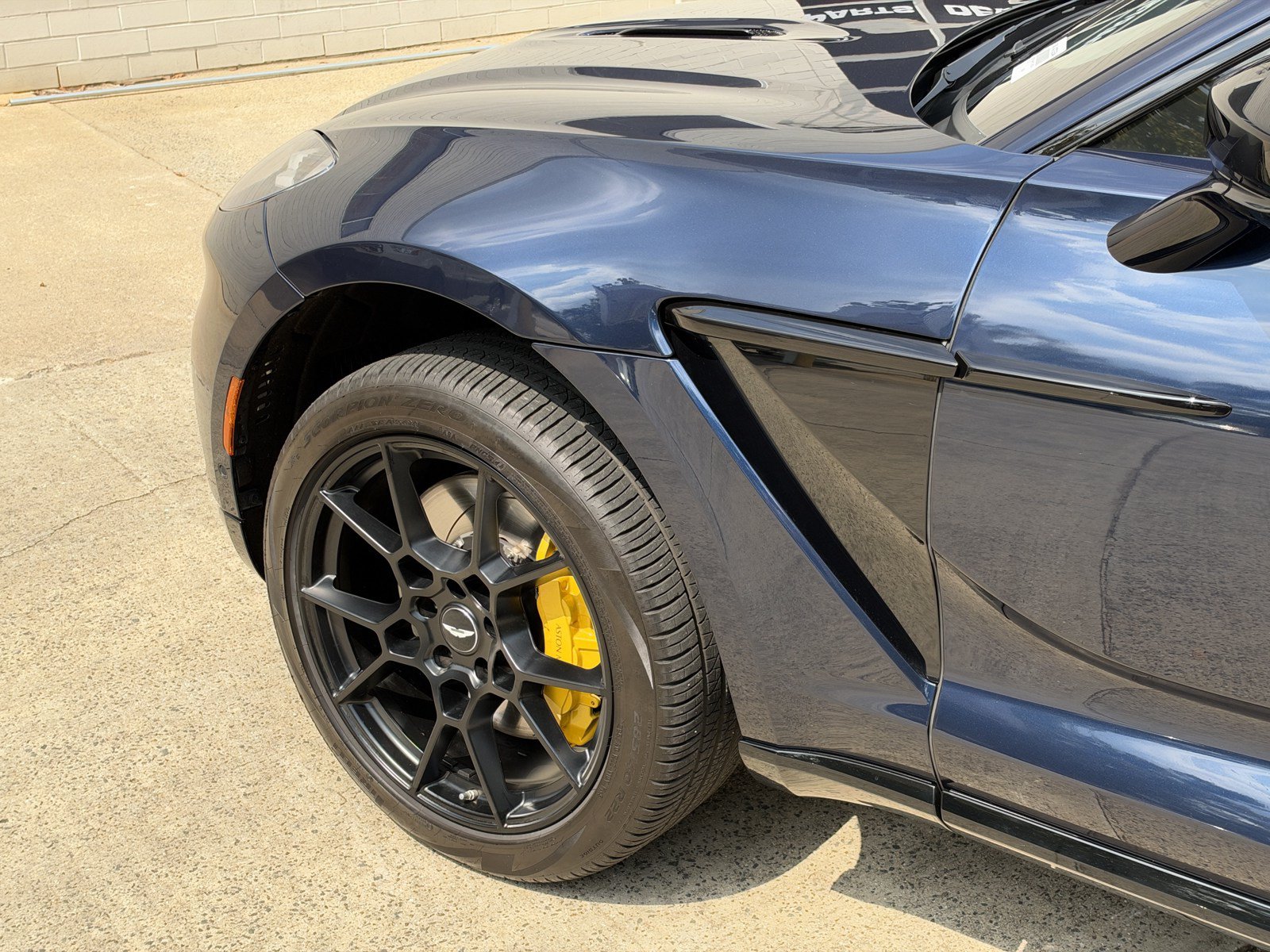 Used 2021 Aston Martin DBX AWD/4WD image 9