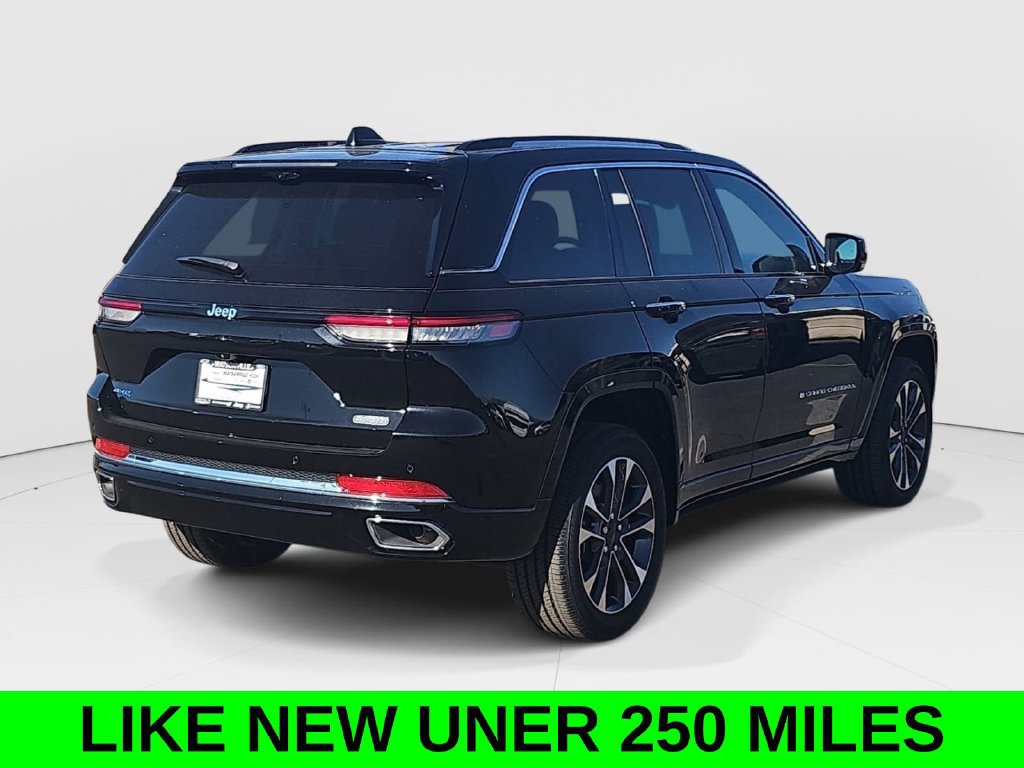 Used 2023 Jeep Grand Cherokee Overland w/ Luxury Tech Group IV AWD/4WD image 3