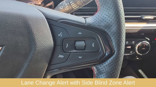 Used 2025 Chevrolet Trax RS w/ Sunroof Package image 22